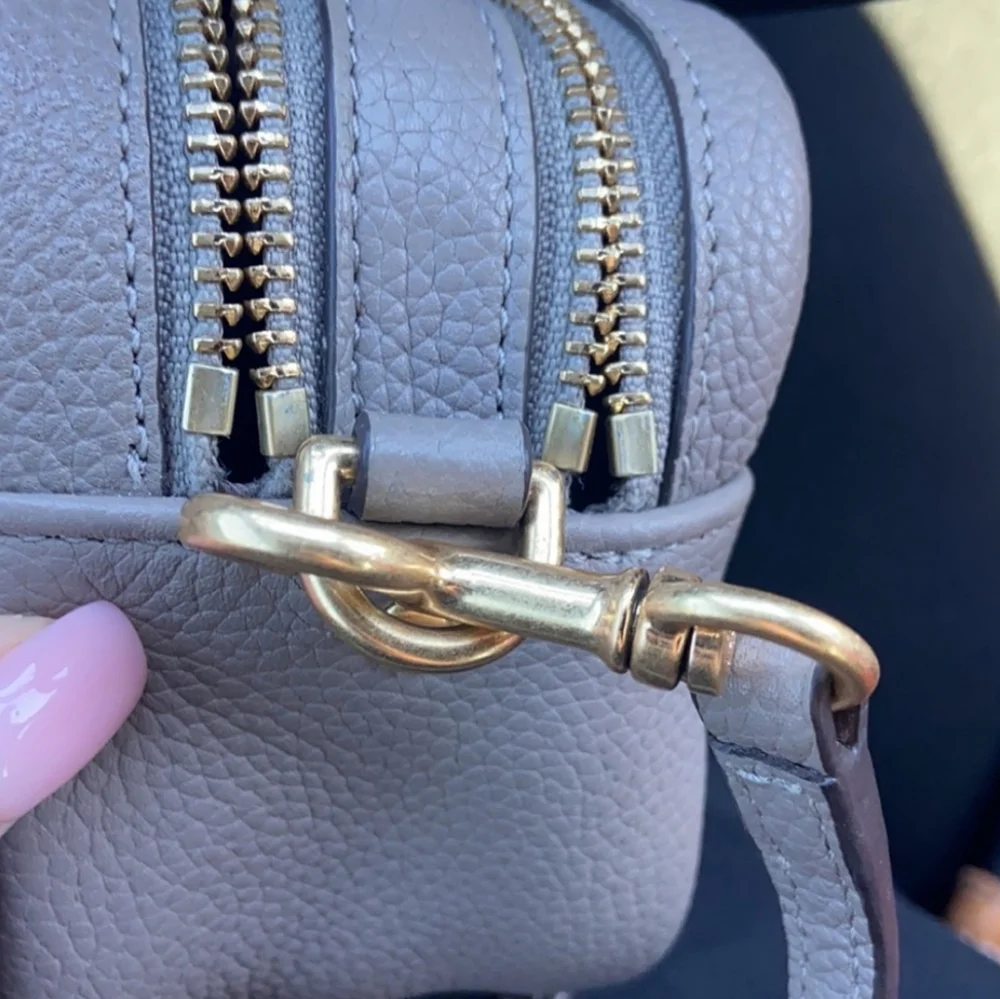 AUTHENTIC Tory Burch Women's Grey Perry Bombe Mini camera Bag - Picture 3 of 6